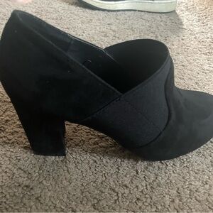 black heels, low cut